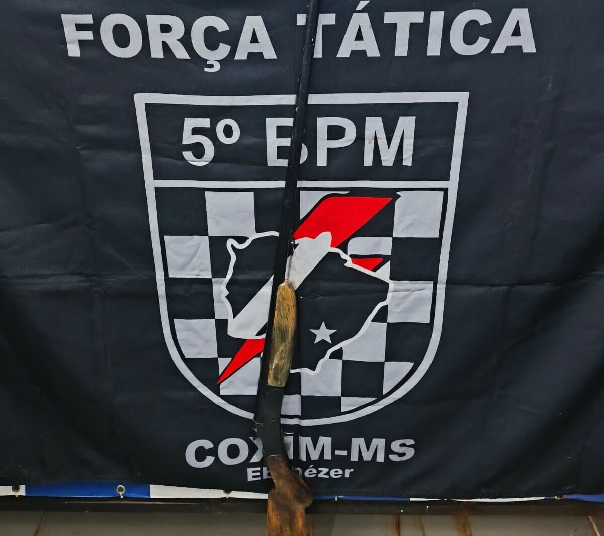 Imagem de compartilhamento para o artigo Força Tática prende homem por ameaça e porte ilegal de arma em Coxim da MS Todo dia